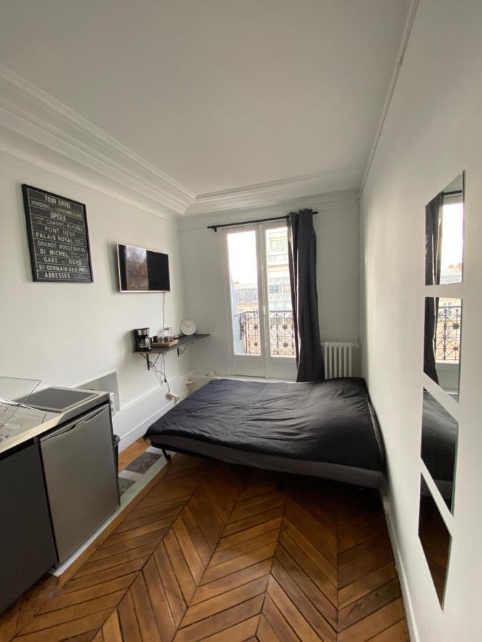 The Eiffel Tower Room Paris Bagian luar foto